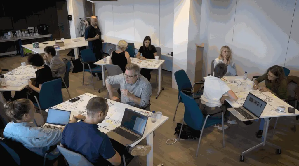 Co-creatiesessie: content-experts verfijnen de platforminhoud op basis van initiële opzet